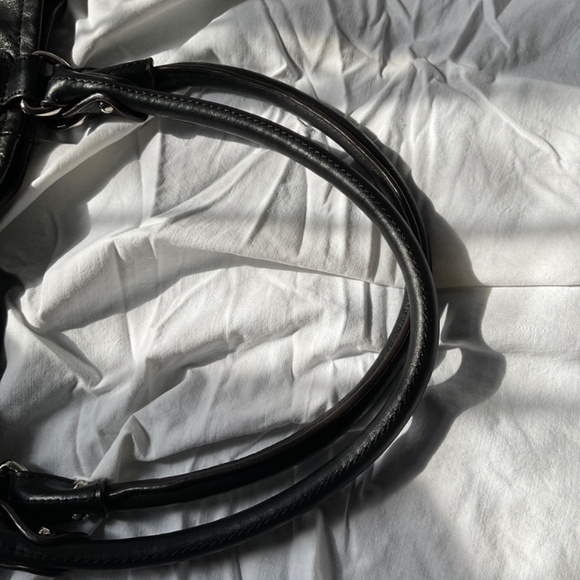 B. Makowsky Oversized Tote/Satchel - Picture 15 of 16